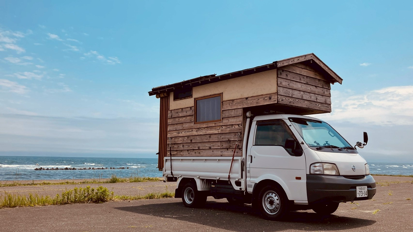KOYA_GURA by the sea
